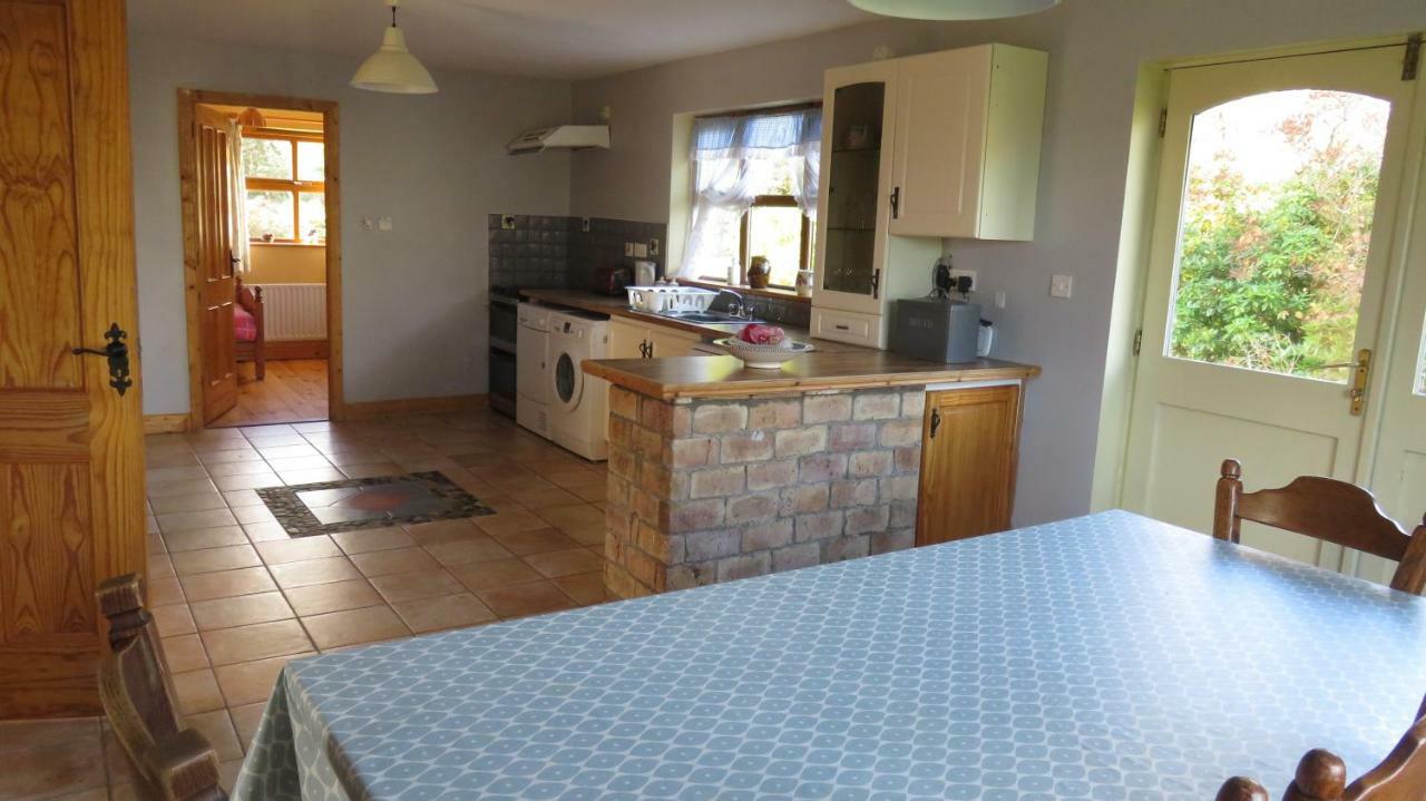 Heatherhill Farm Cottage In Letterfrack Beside Connemara National Park ภายนอก รูปภาพ